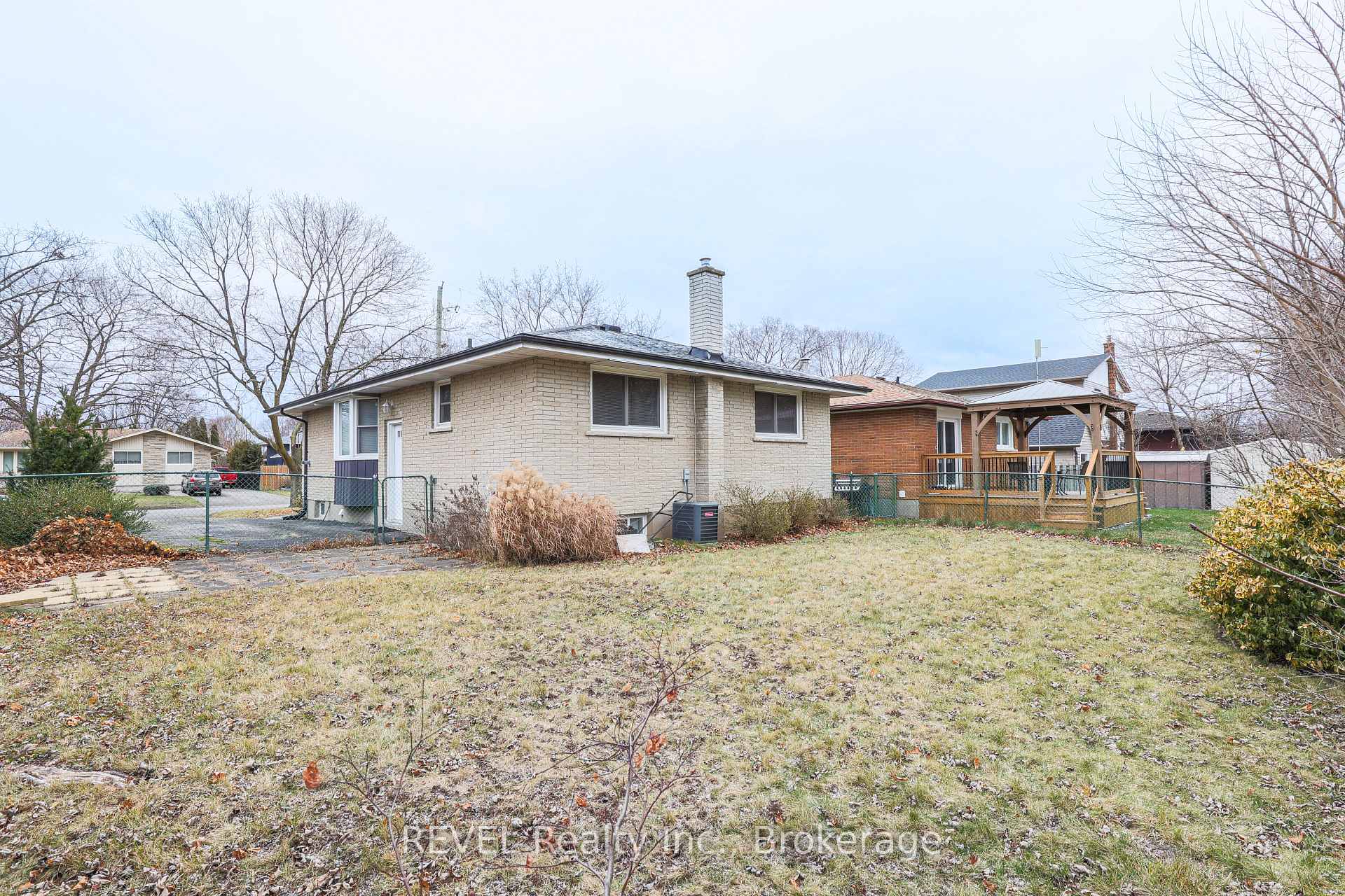 Photo 5 of 58 Highcourt Crescent, St. Catharines, Vine/Linwell — HOMEH