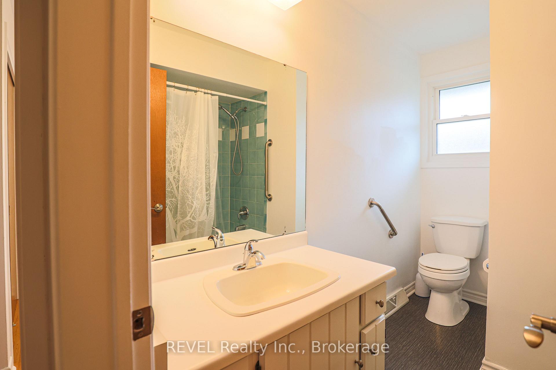 Photo 32 of 58 Highcourt Crescent, St. Catharines, Vine/Linwell — HOMEH