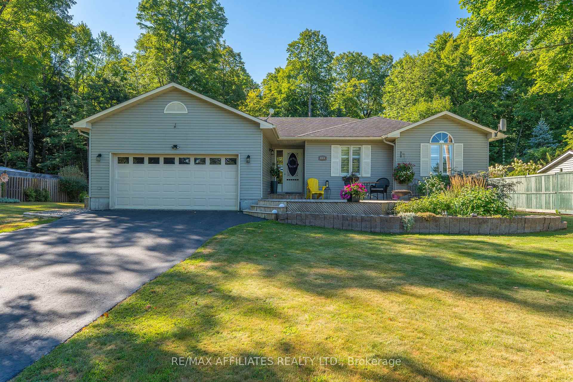 Photo 2 of 355 Riverwood Drive, Ottawa, Woodlawn/Maclarens Landing/Kilmaurs — HOMEH