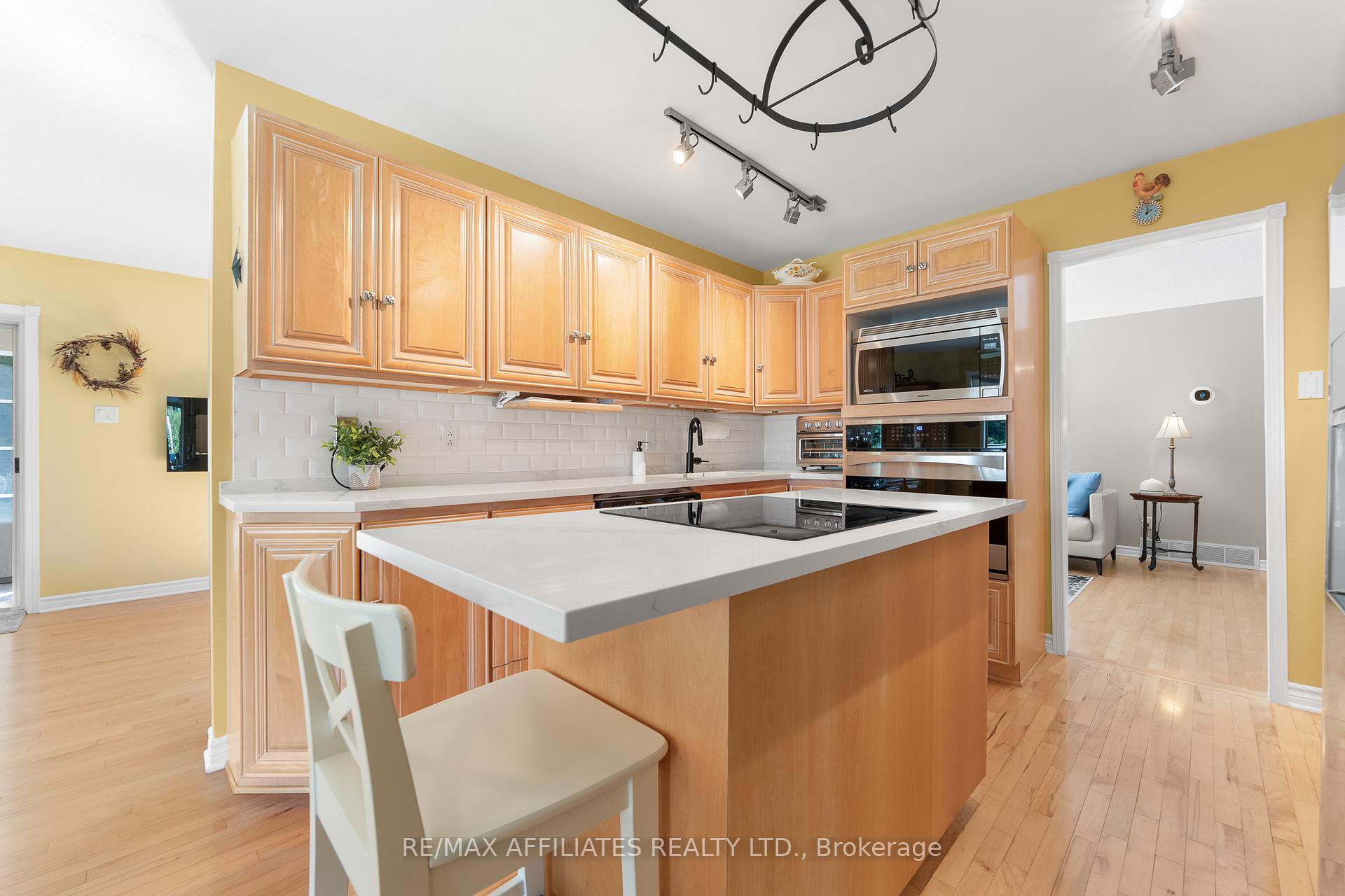 Photo 16 of 355 Riverwood Drive, Ottawa, Woodlawn/Maclarens Landing/Kilmaurs — HOMEH