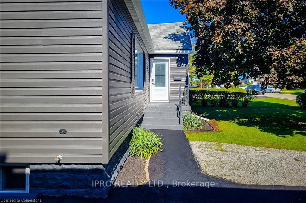 Photo 4 of 133 Corman Avenue, Hamilton, Stoney Creek — HOMEH