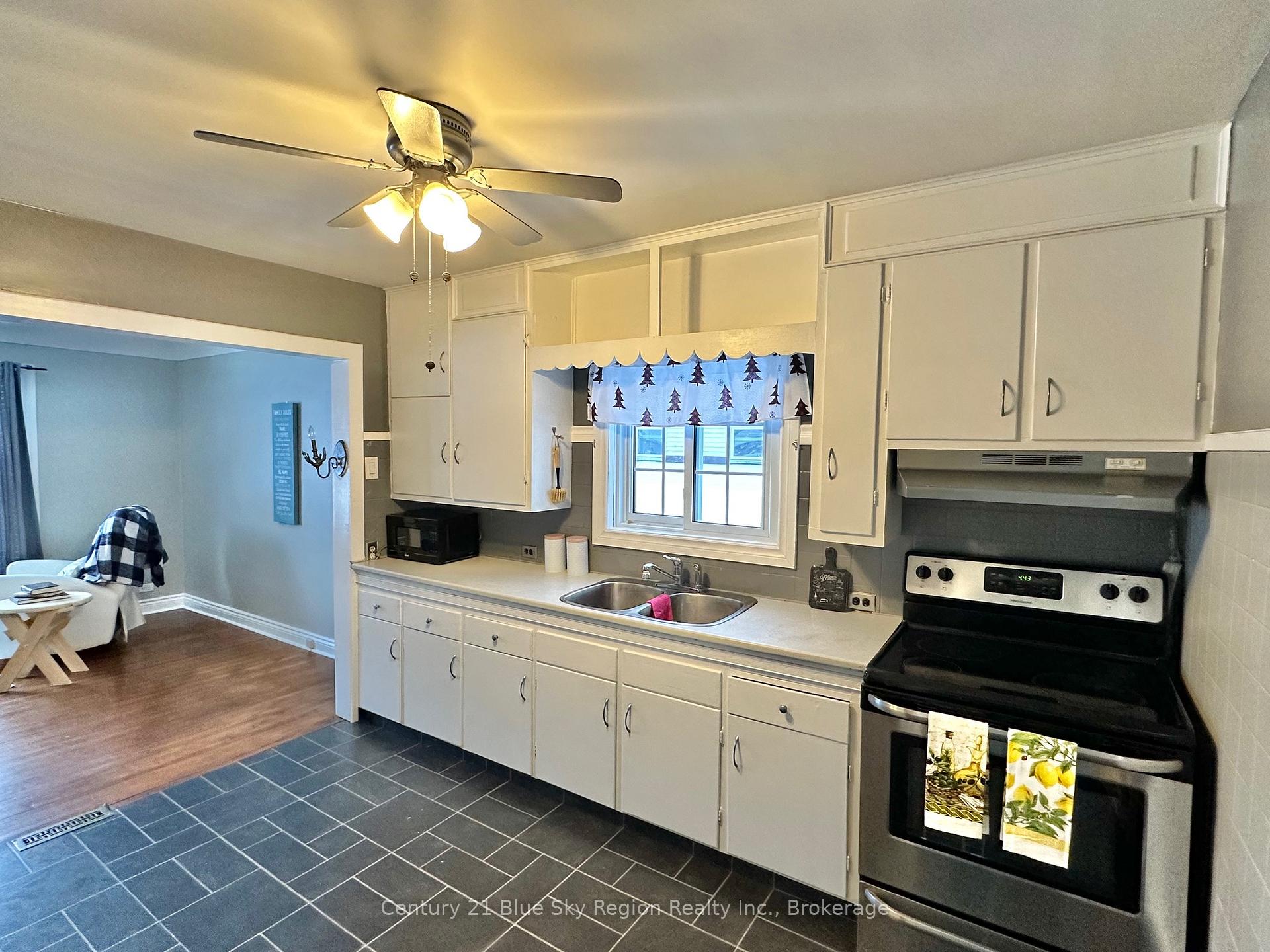 Photo 11 of 320 Fourth Street, Mattawa — HOMEH