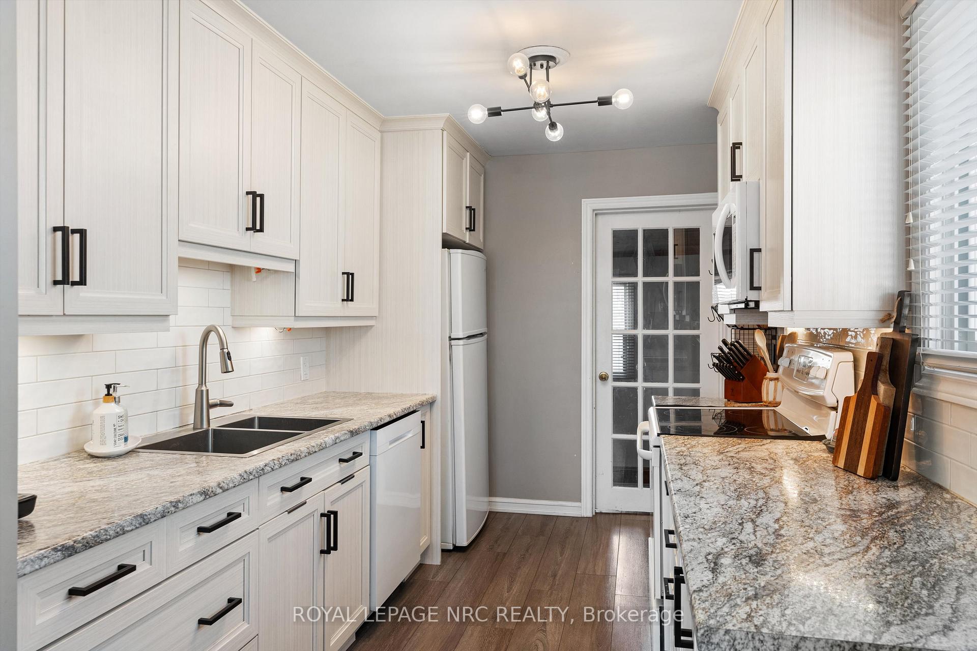 Photo 11 of 31 Sherbourne Street, St. Catharines, Facer — HOMEH