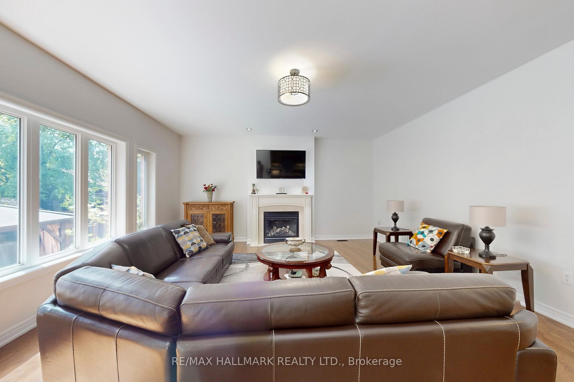 Photo 9 of 33 Borland Crescent, Caledon, Caledon East — HOMEH