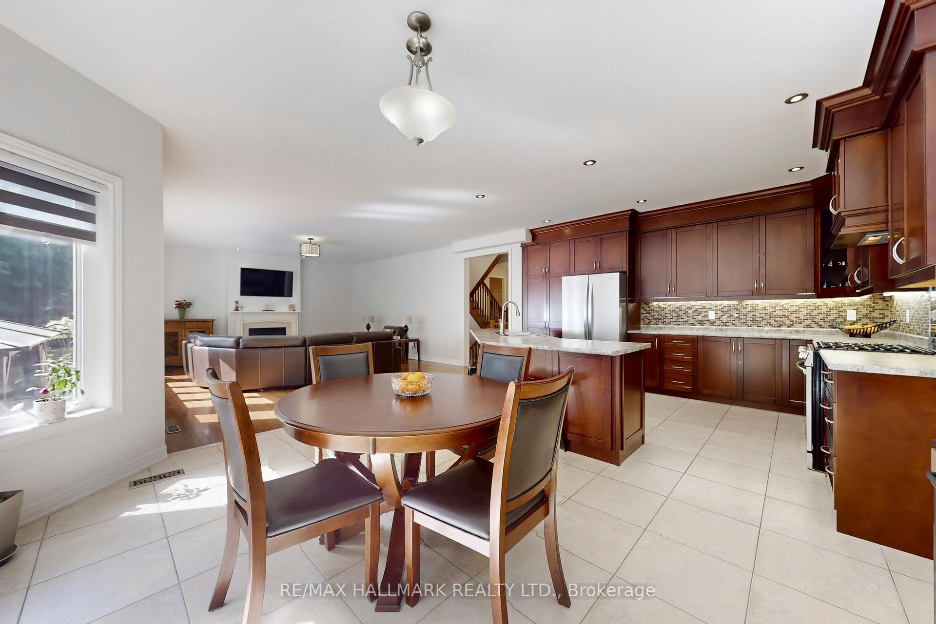 Photo 17 of 33 Borland Crescent, Caledon, Caledon East — HOMEH
