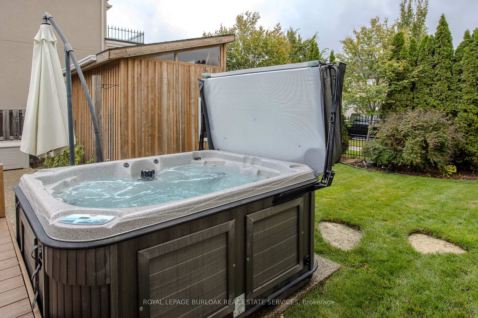 Photo 6 of 68 Mosaic Drive, Hamilton, Waterdown — HOMEH