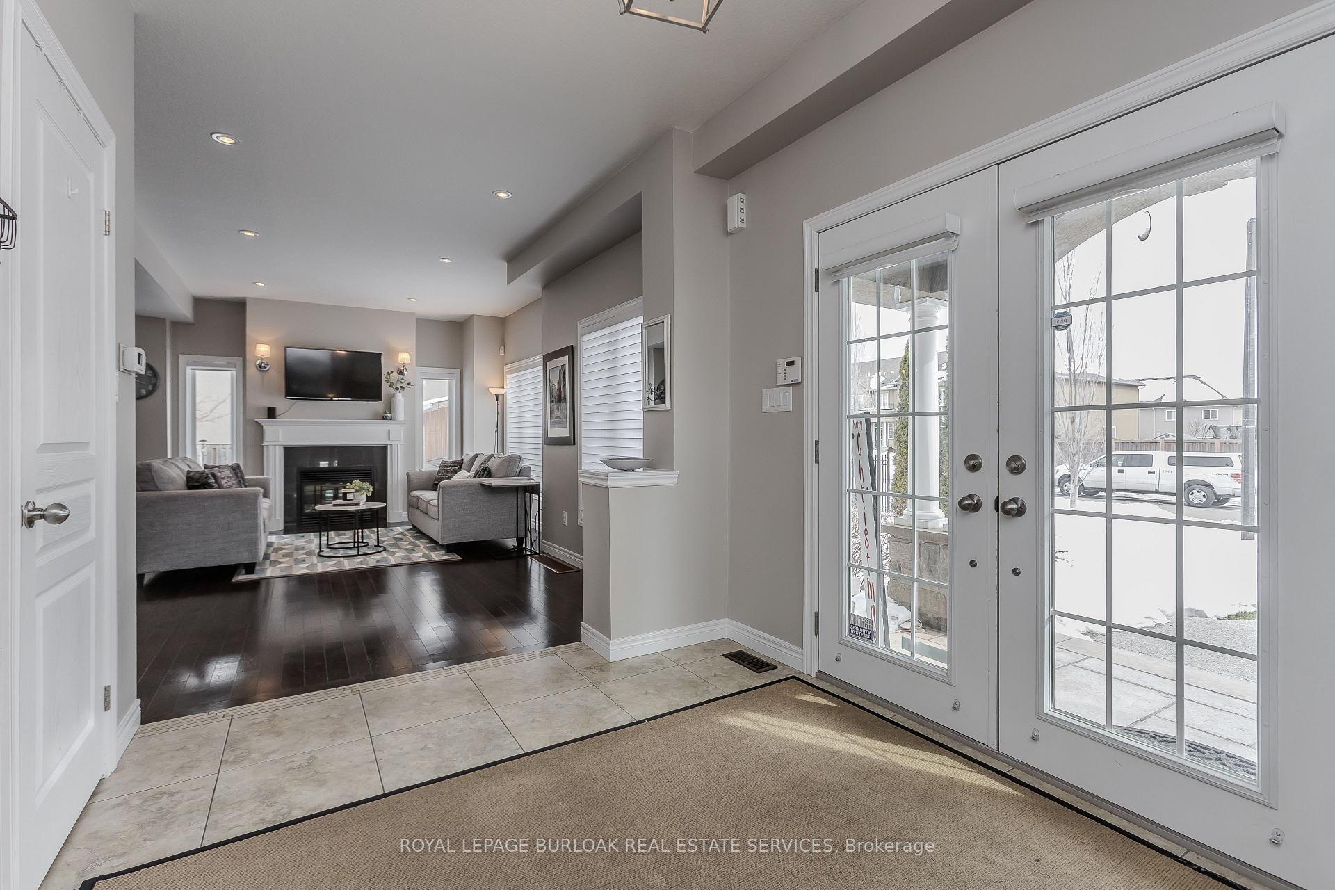 Photo 8 of 68 Mosaic Drive, Hamilton, Waterdown — HOMEH