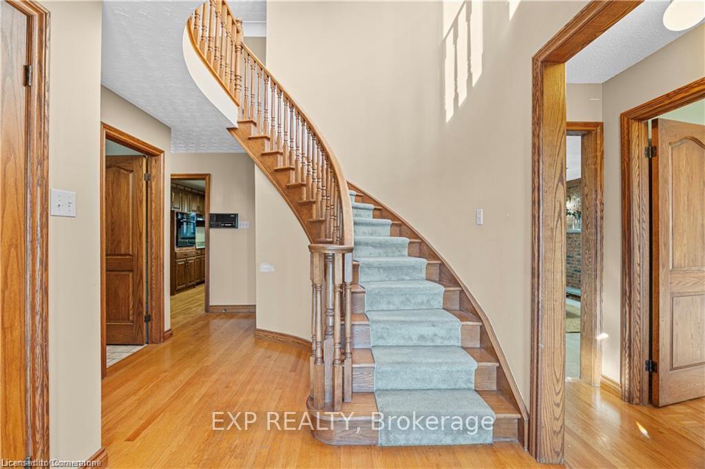 Photo 3 of 87 Third Road E, Hamilton, Stoney Creek — HOMEH