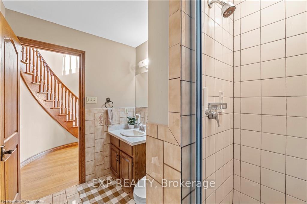 Photo 10 of 87 Third Road E, Hamilton, Stoney Creek — HOMEH