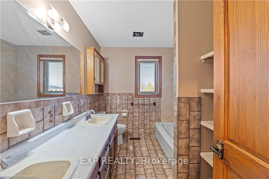 Photo 11 of 87 Third Road E, Hamilton, Stoney Creek — HOMEH