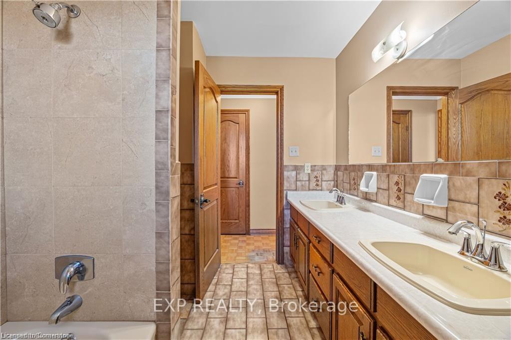 Photo 30 of 87 Third Road E, Hamilton, Stoney Creek — HOMEH