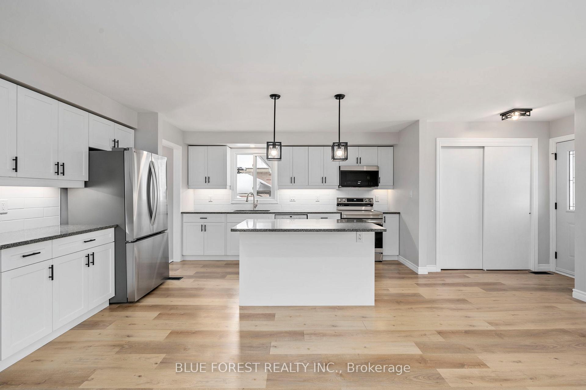 Photo 3 of 69 Park Avenue, St. Thomas — HOMEH