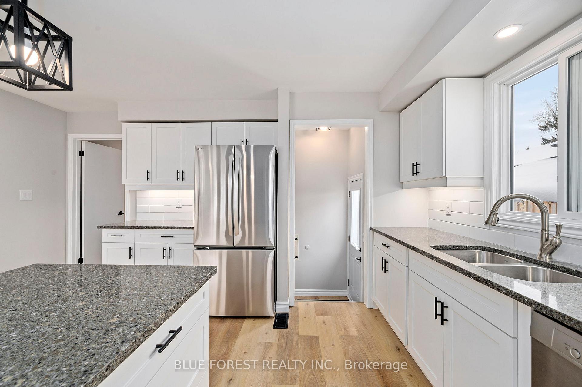 Photo 7 of 69 Park Avenue, St. Thomas — HOMEH
