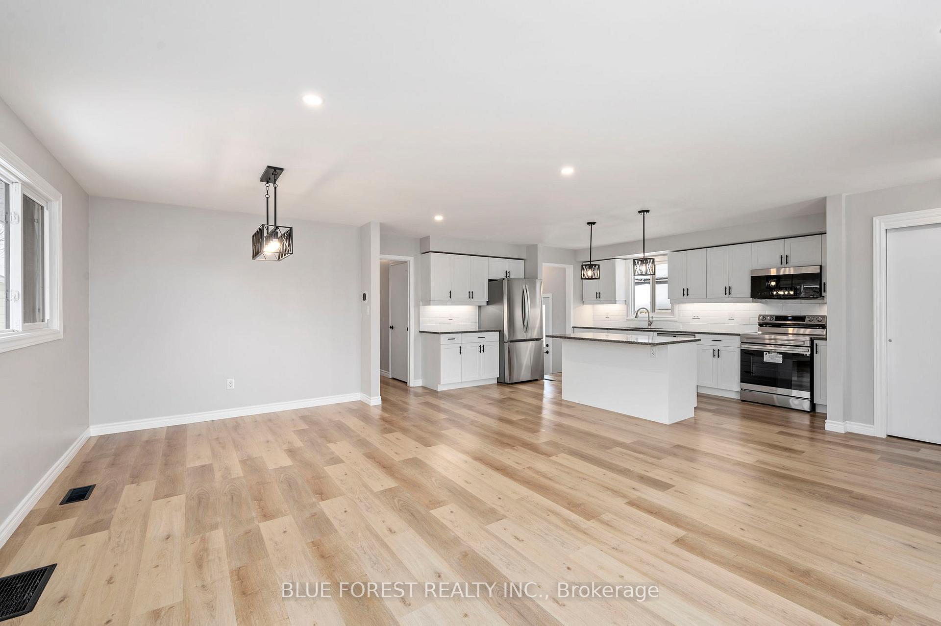 Photo 8 of 69 Park Avenue, St. Thomas — HOMEH