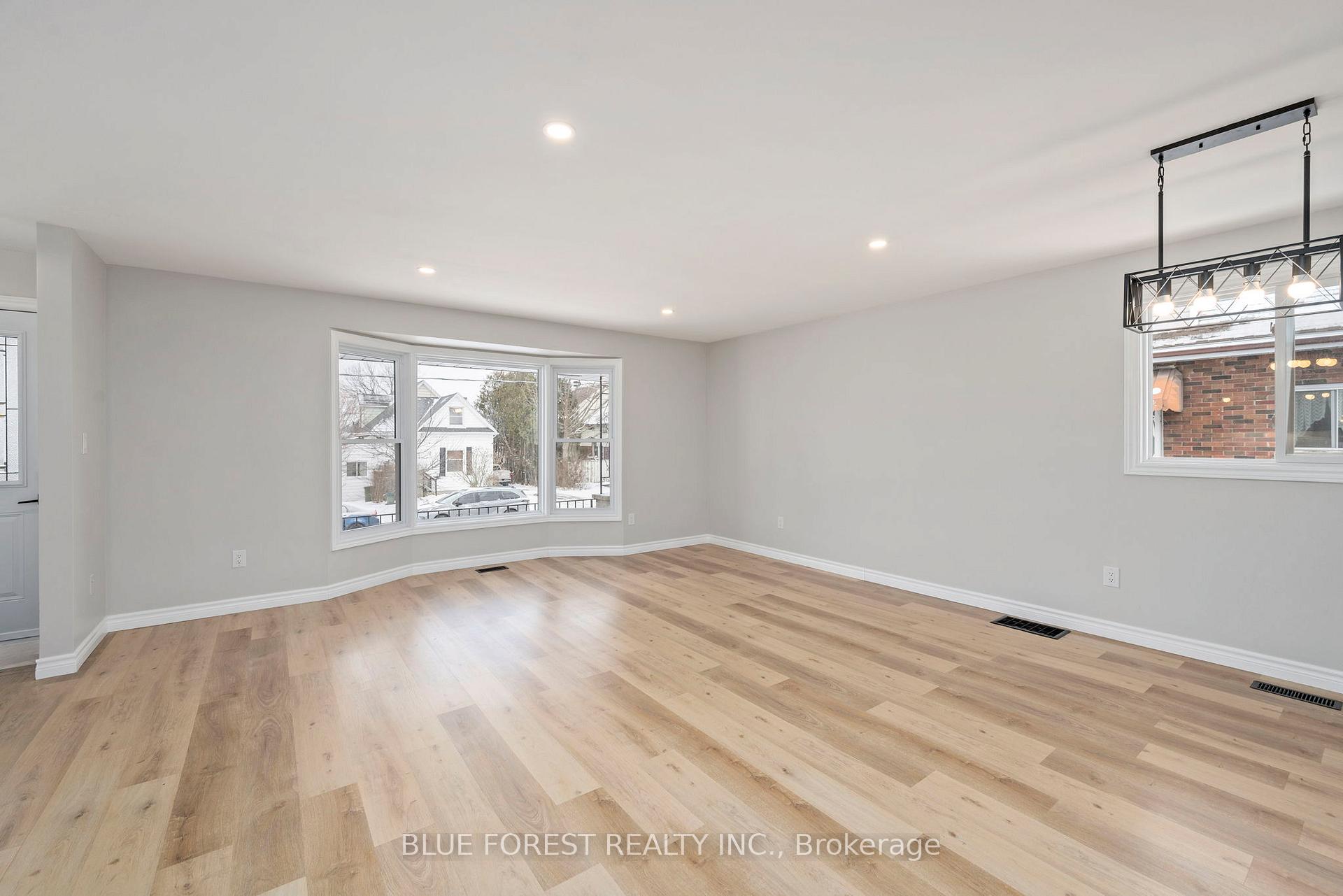 Photo 10 of 69 Park Avenue, St. Thomas — HOMEH
