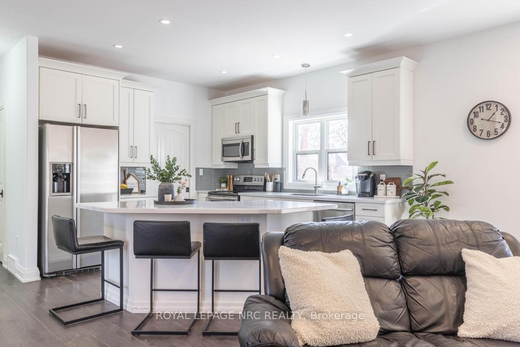Photo 6 of 20 Jubilee Drive, St. Catharines, Carlton/Bunting — HOMEH