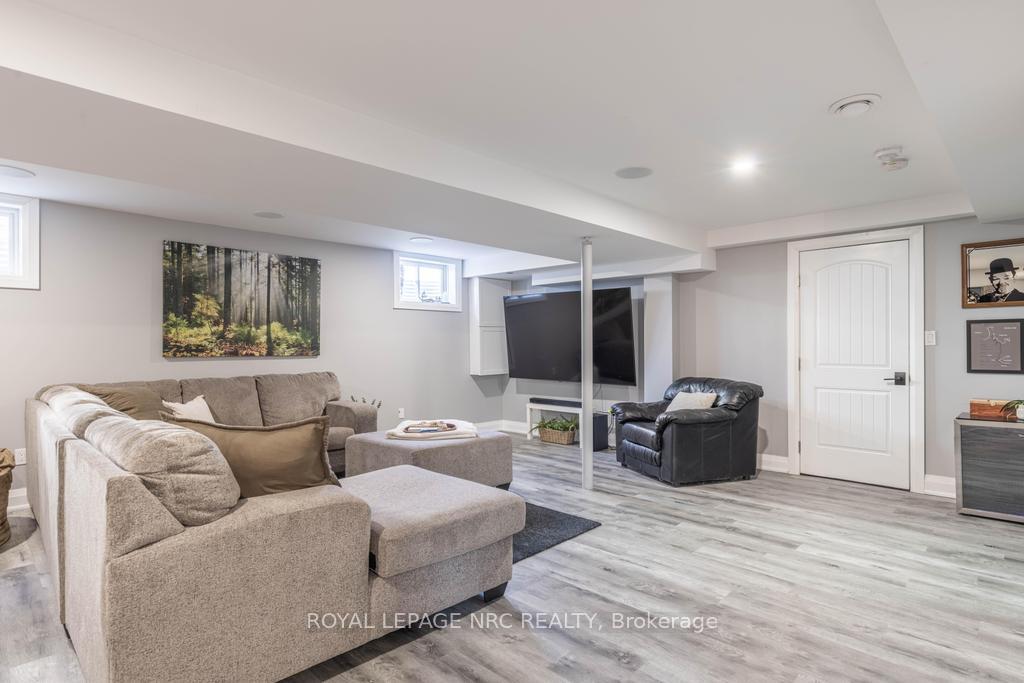 Photo 63 of 20 Jubilee Drive, St. Catharines, Carlton/Bunting — HOMEH