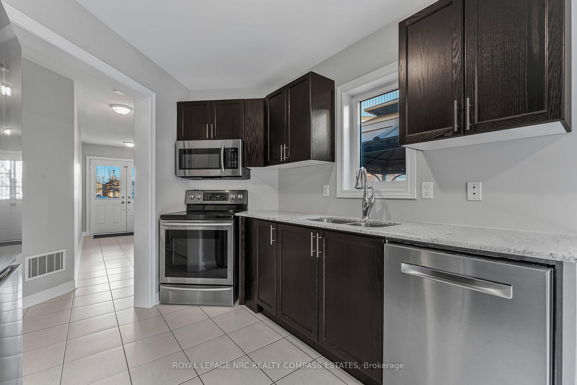 Photo 8 of 37 Colonel Lyall Street, St. Catharines, Secord Woods — HOMEH