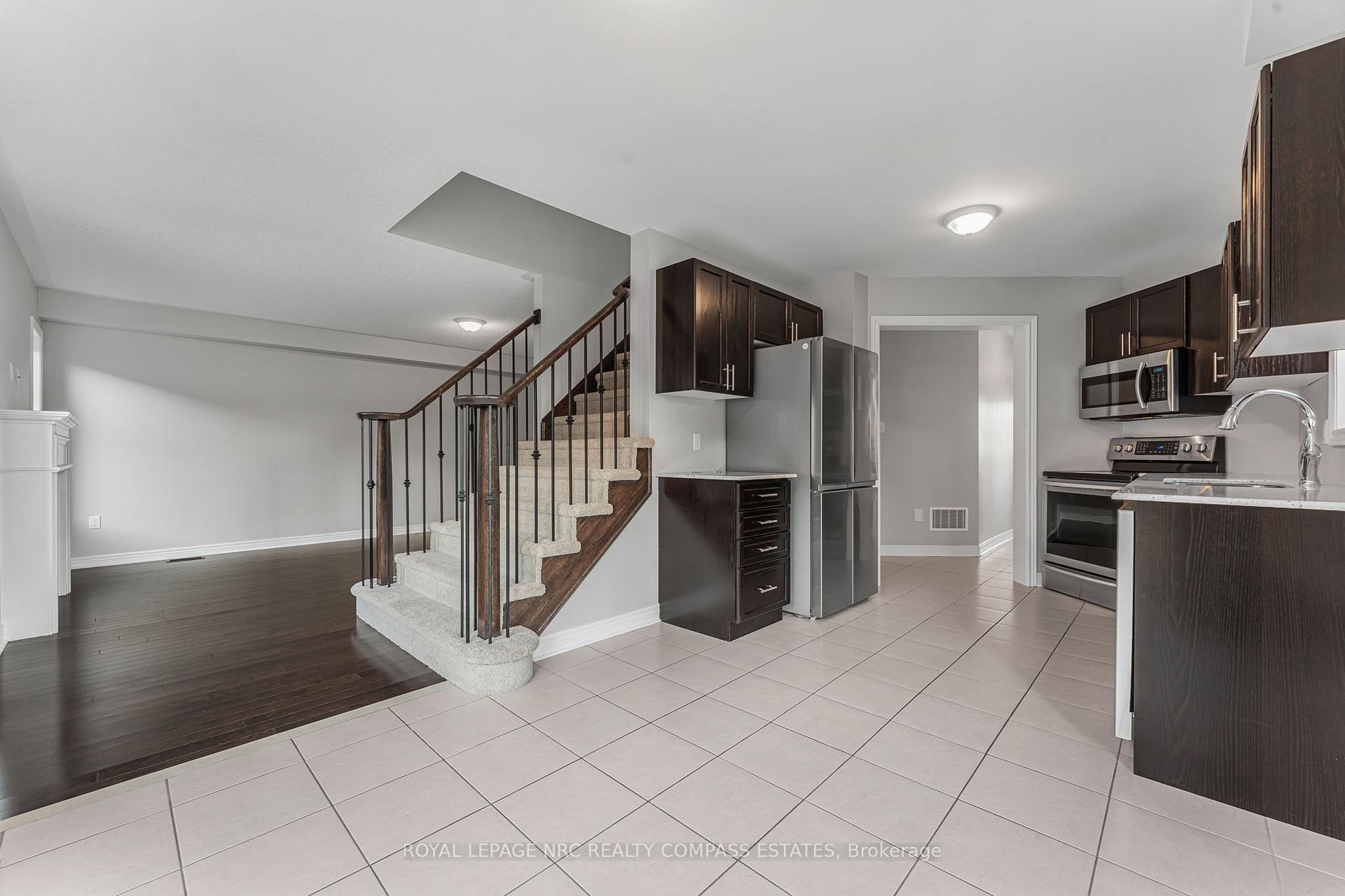 Photo 12 of 37 Colonel Lyall Street, St. Catharines, Secord Woods — HOMEH