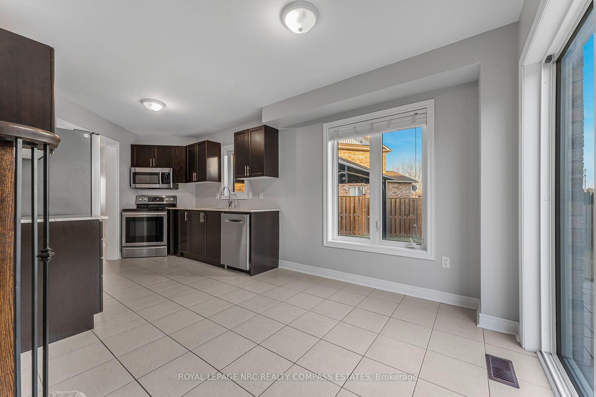 Photo 13 of 37 Colonel Lyall Street, St. Catharines, Secord Woods — HOMEH