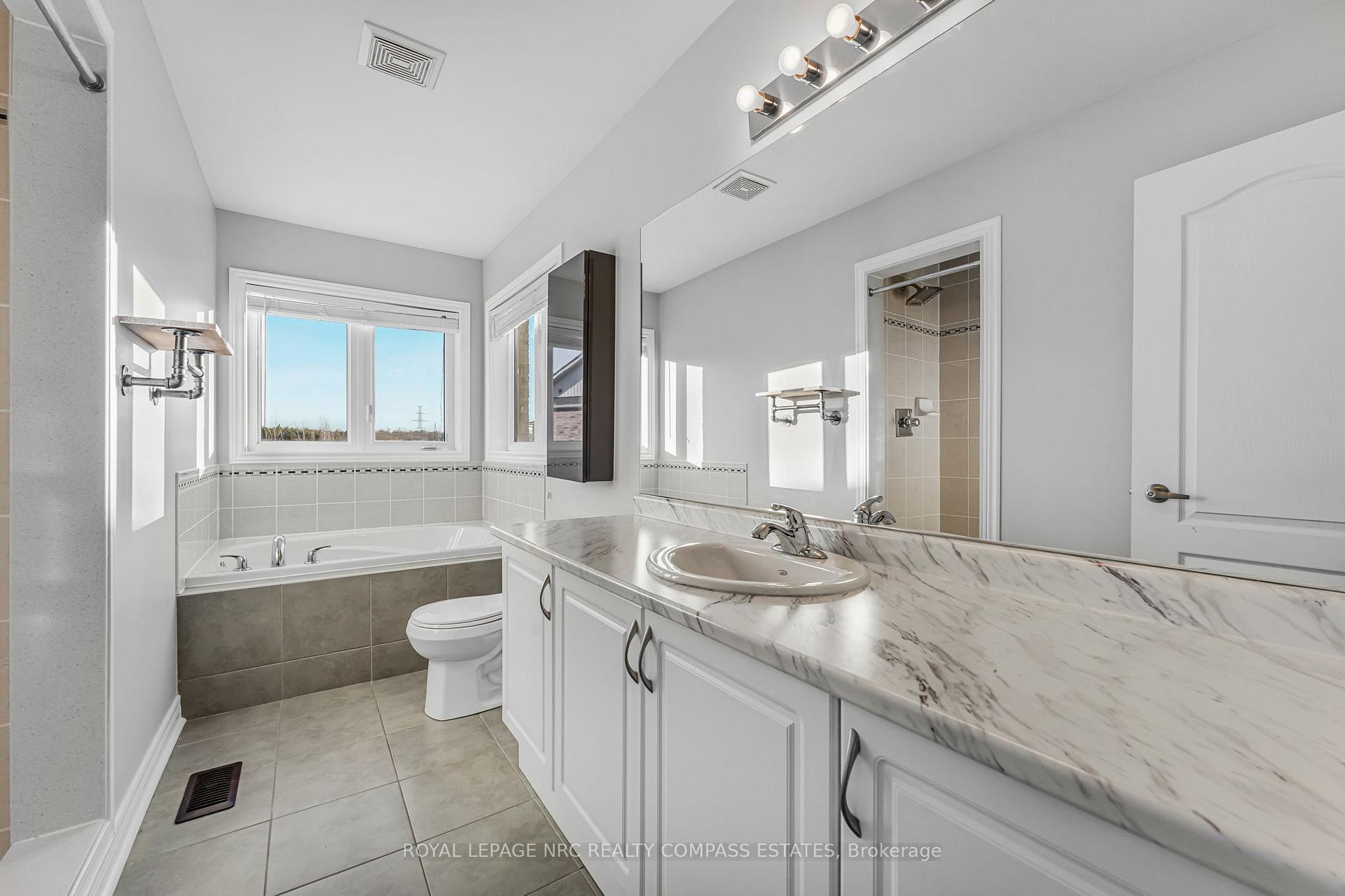 Photo 22 of 37 Colonel Lyall Street, St. Catharines, Secord Woods — HOMEH