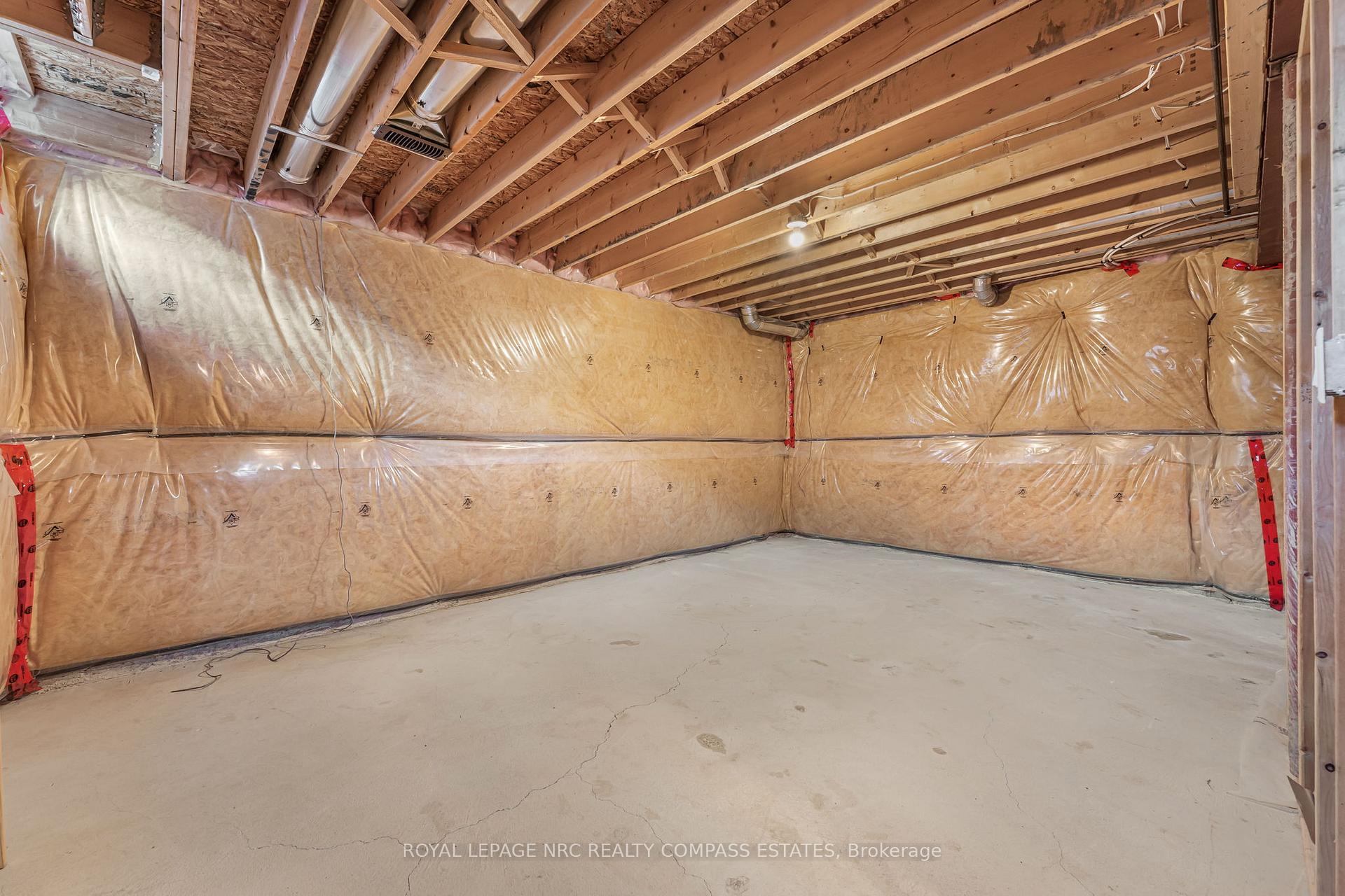 Photo 31 of 37 Colonel Lyall Street, St. Catharines, Secord Woods — HOMEH