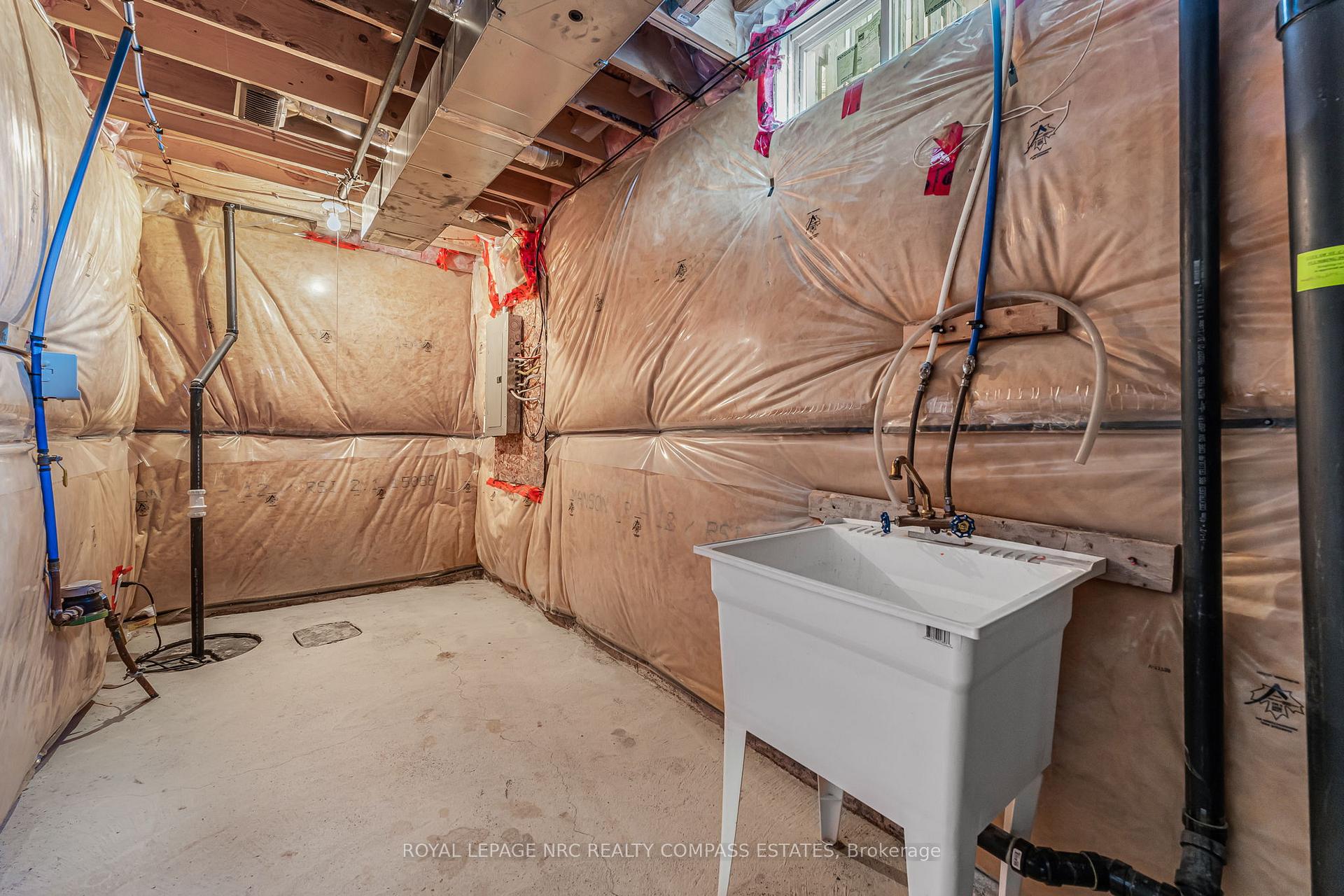 Photo 33 of 37 Colonel Lyall Street, St. Catharines, Secord Woods — HOMEH