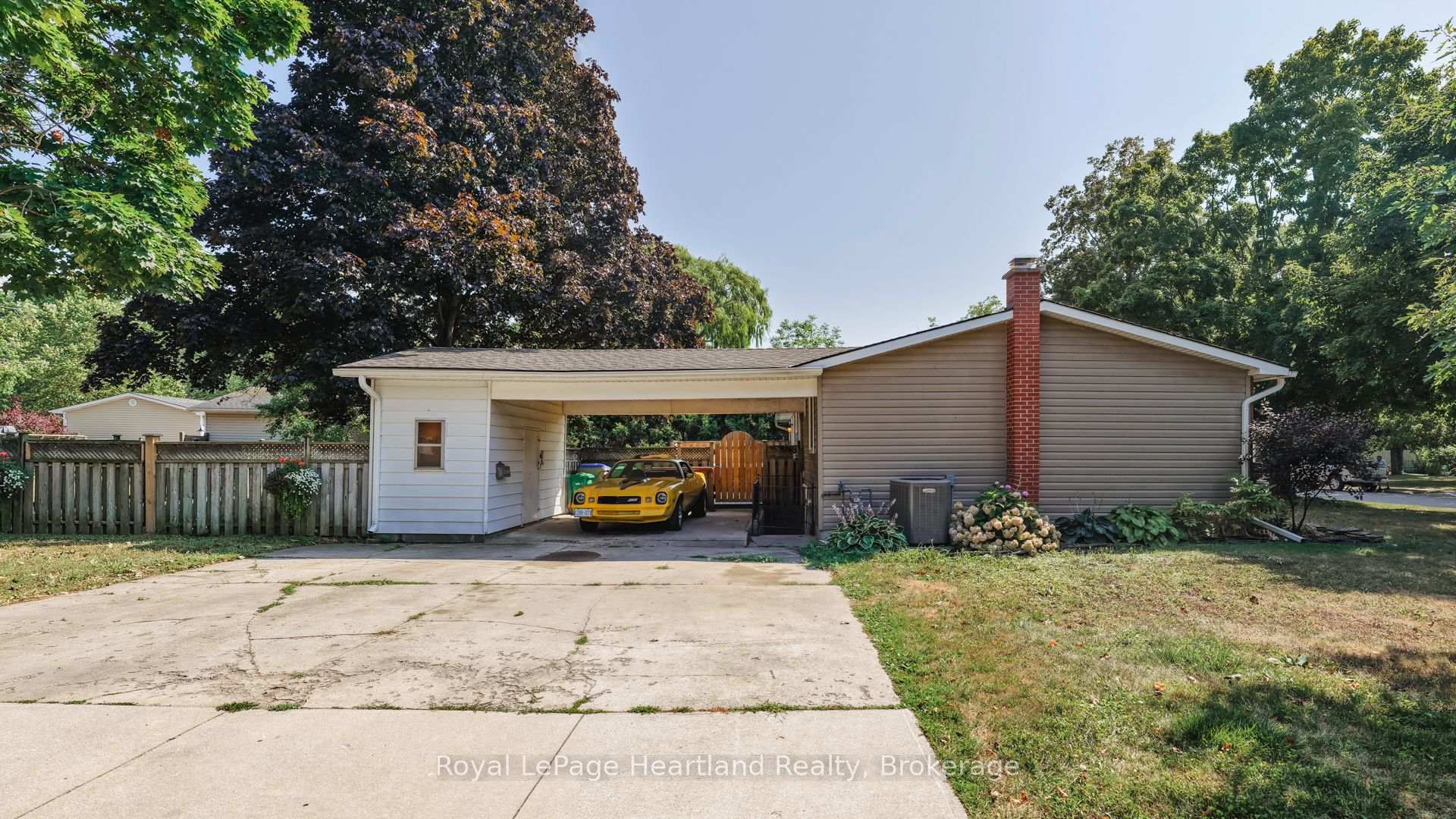 Photo 3 of 335 Oak Street, Goderich, Goderich (Town) — HOMEH