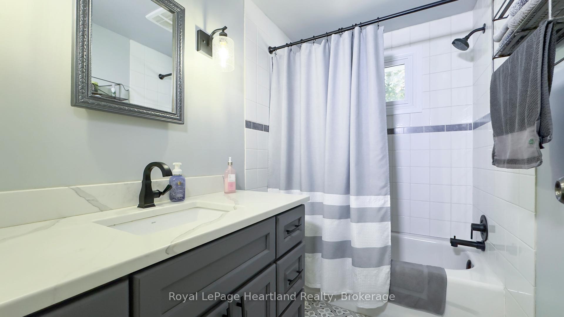 Photo 17 of 335 Oak Street, Goderich, Goderich (Town) — HOMEH