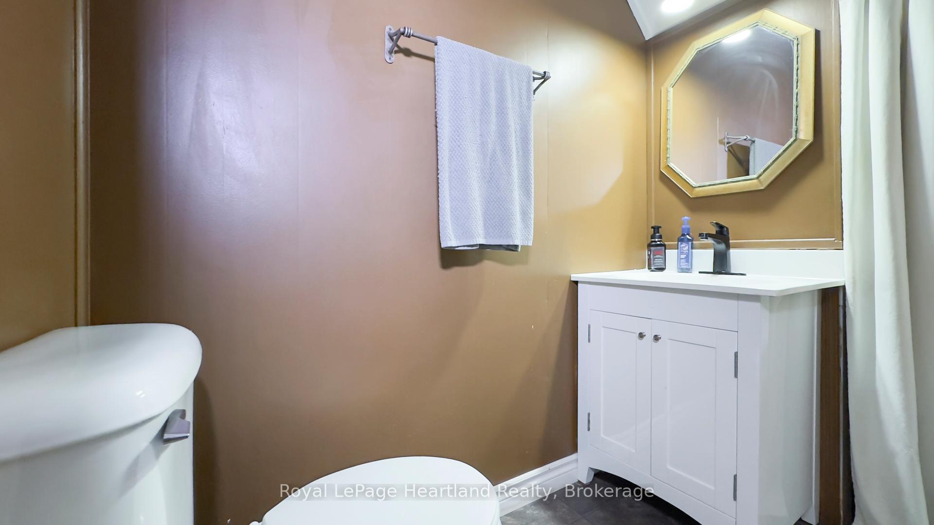 Photo 33 of 335 Oak Street, Goderich, Goderich (Town) — HOMEH