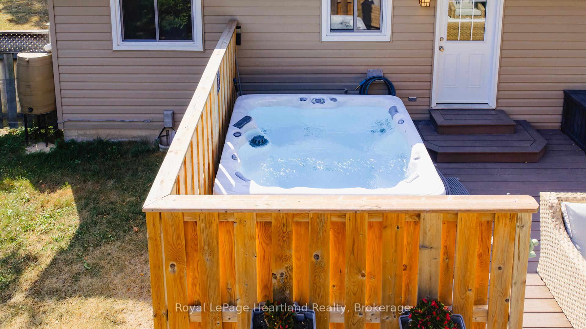 Photo 42 of 335 Oak Street, Goderich, Goderich (Town) — HOMEH