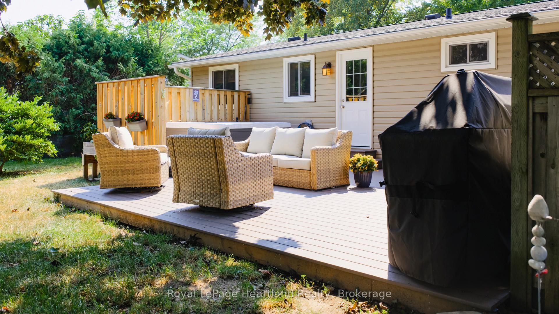 Photo 47 of 335 Oak Street, Goderich, Goderich (Town) — HOMEH