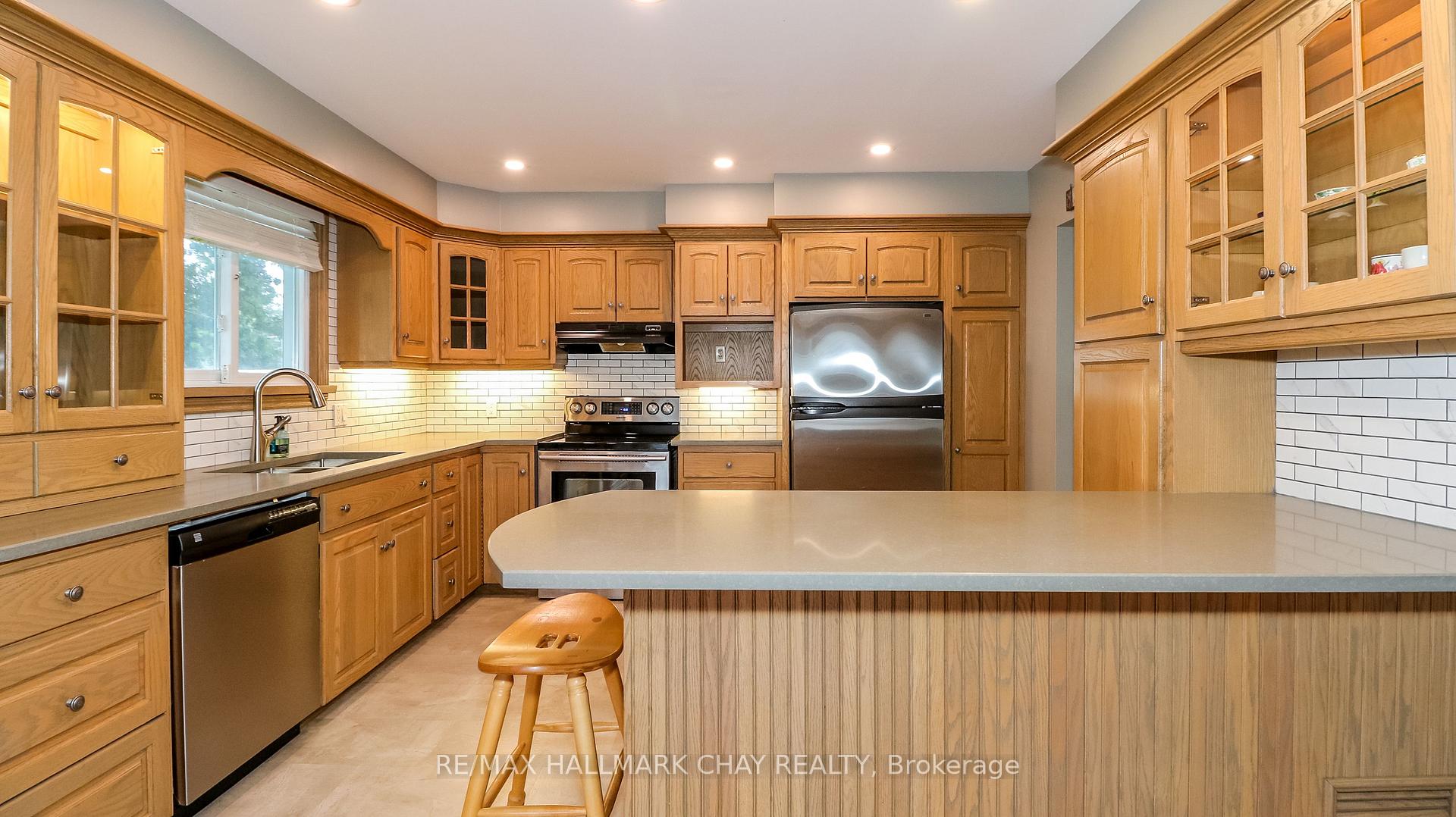 Photo 12 of 250 Superior Street, Clearview, Stayner — HOMEH