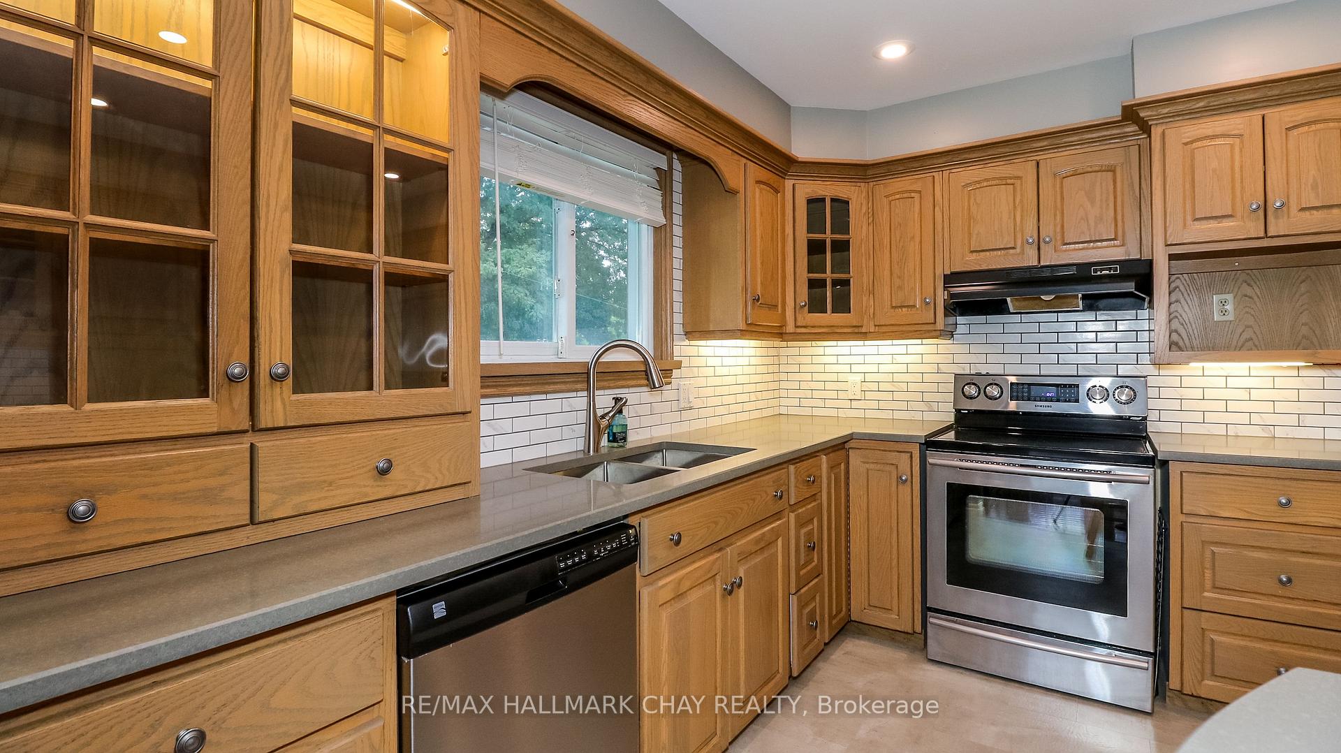 Photo 13 of 250 Superior Street, Clearview, Stayner — HOMEH