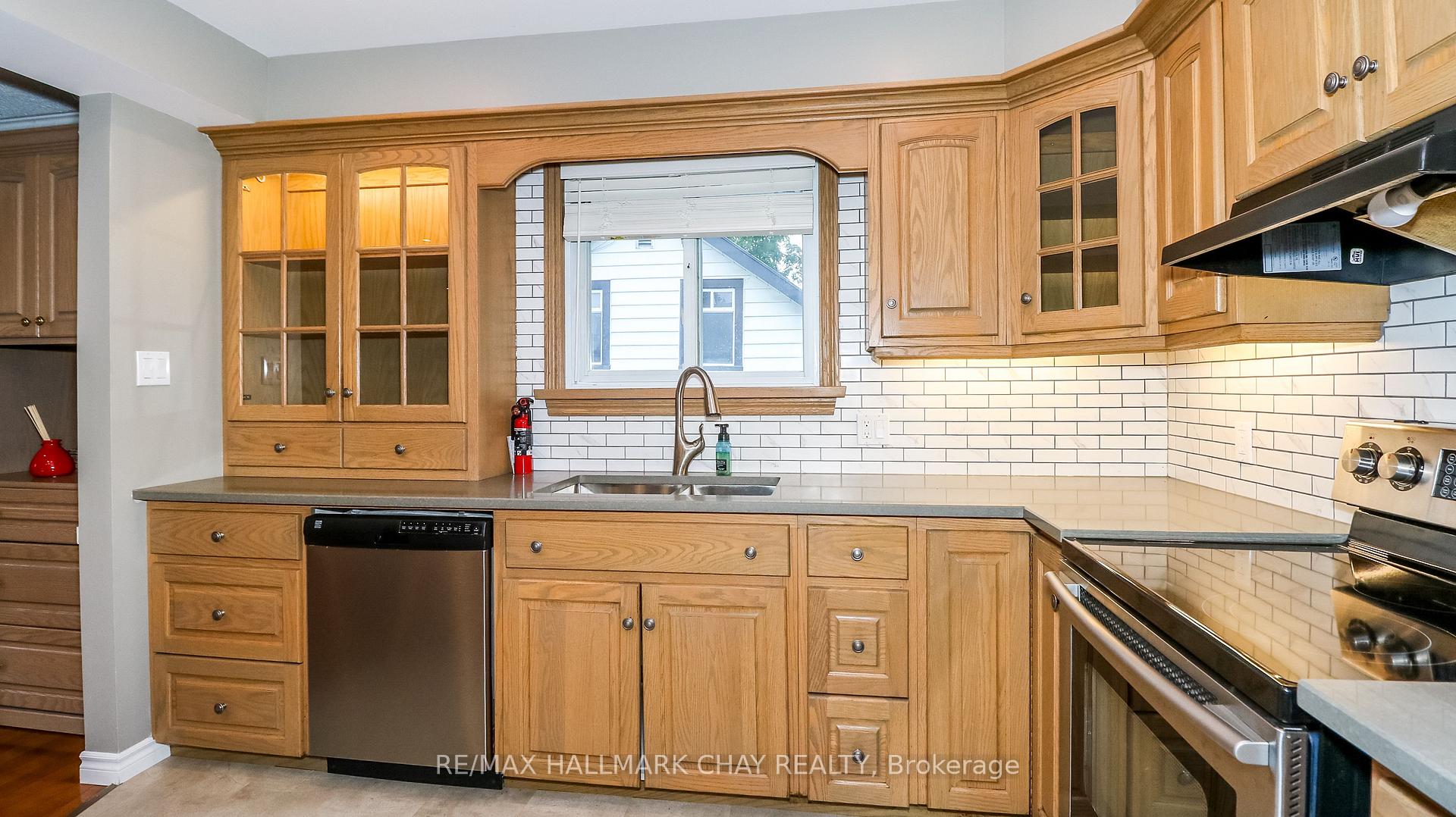Photo 15 of 250 Superior Street, Clearview, Stayner — HOMEH