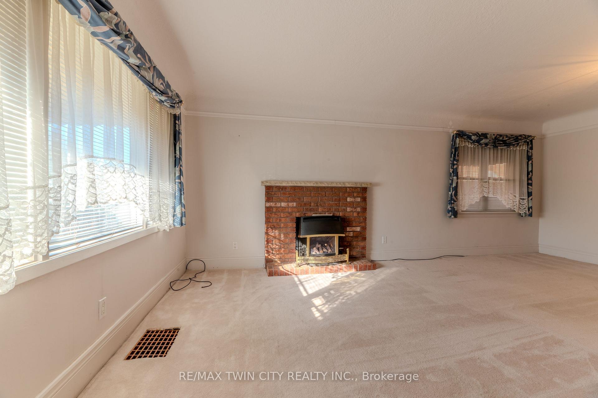 Photo 3 of 547 Roxborough Avenue, Hamilton, Homeside — HOMEH