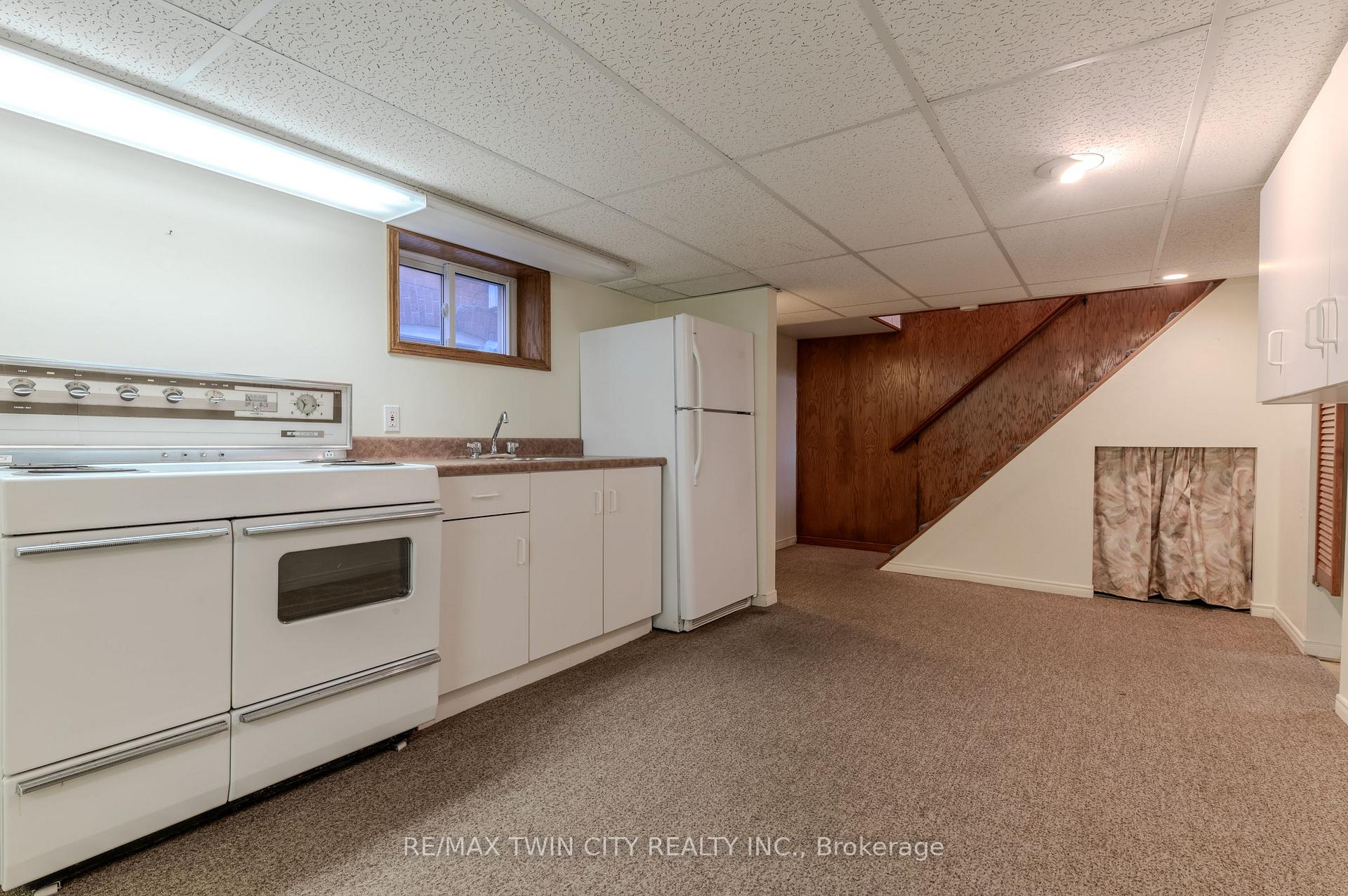 Photo 5 of 547 Roxborough Avenue, Hamilton, Homeside — HOMEH