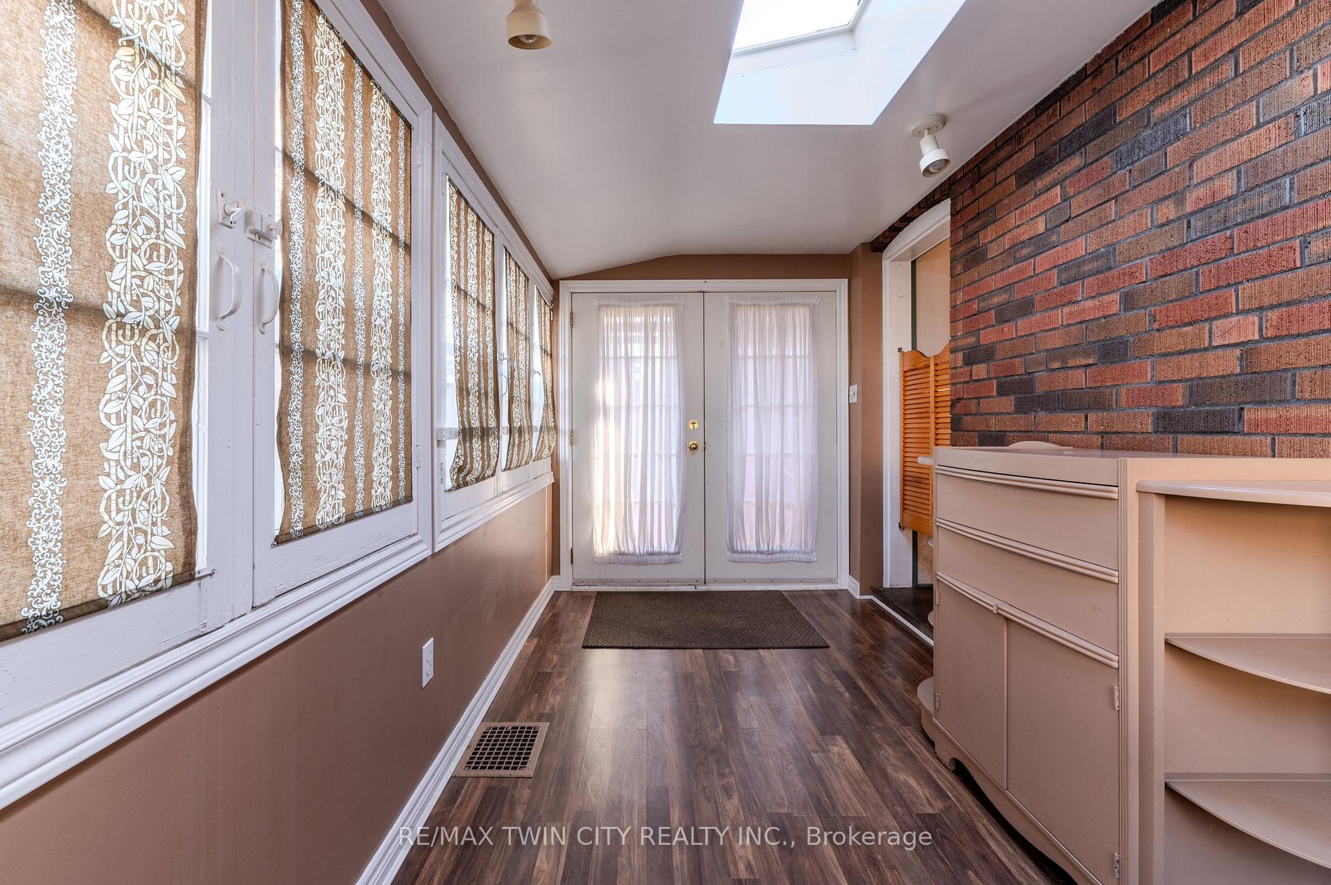 Photo 9 of 547 Roxborough Avenue, Hamilton, Homeside — HOMEH