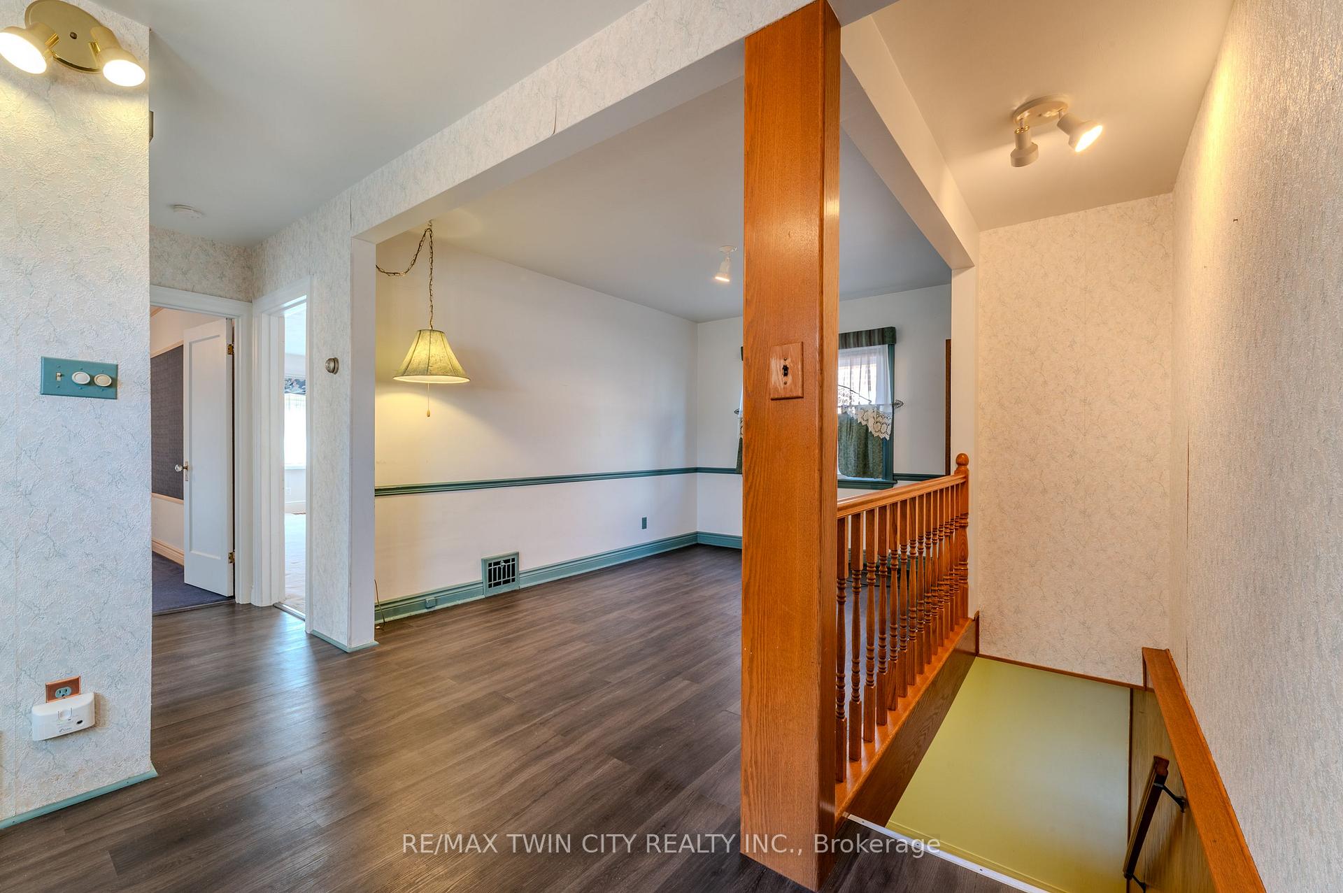 Photo 10 of 547 Roxborough Avenue, Hamilton, Homeside — HOMEH
