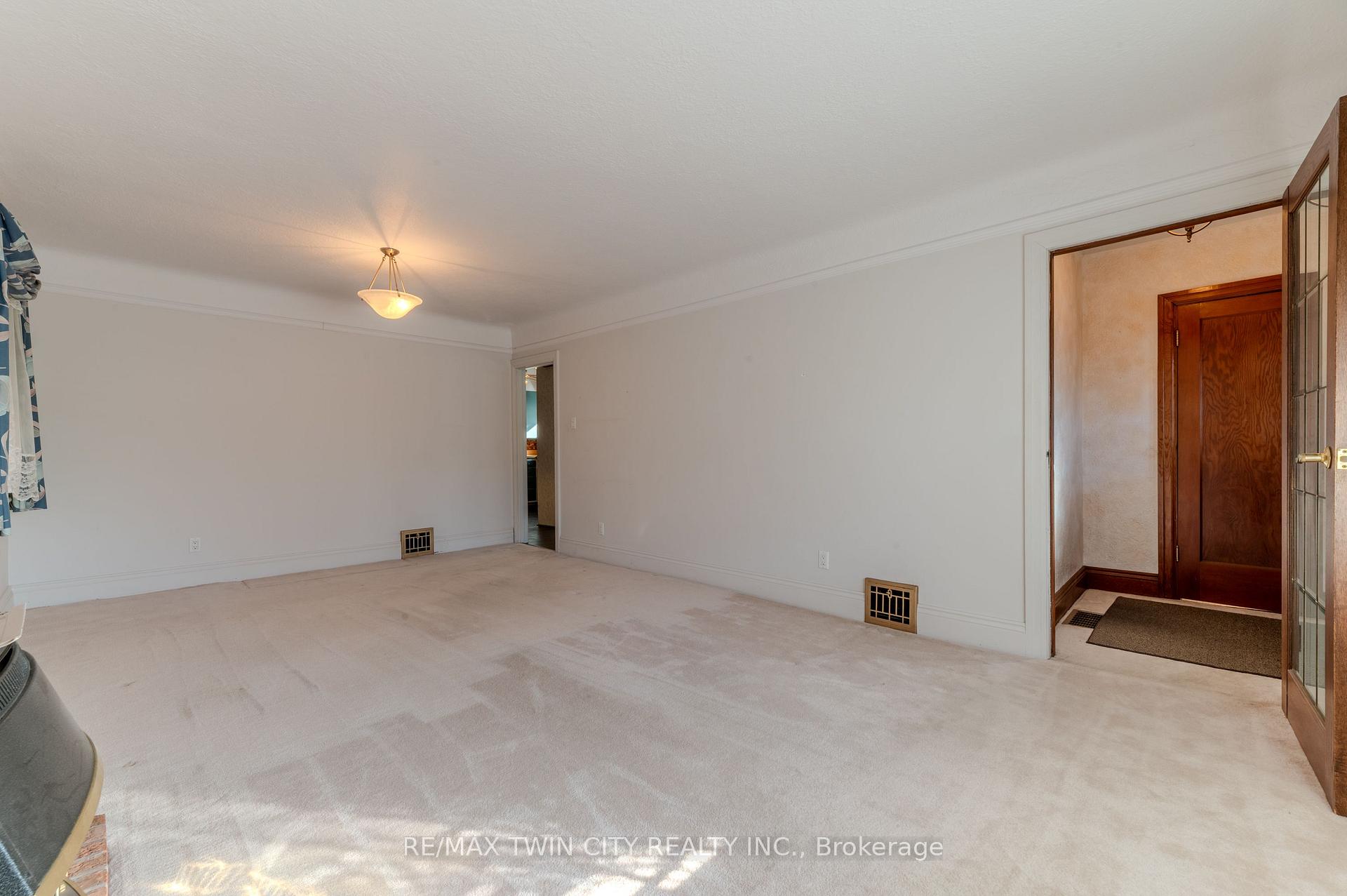 Photo 14 of 547 Roxborough Avenue, Hamilton, Homeside — HOMEH