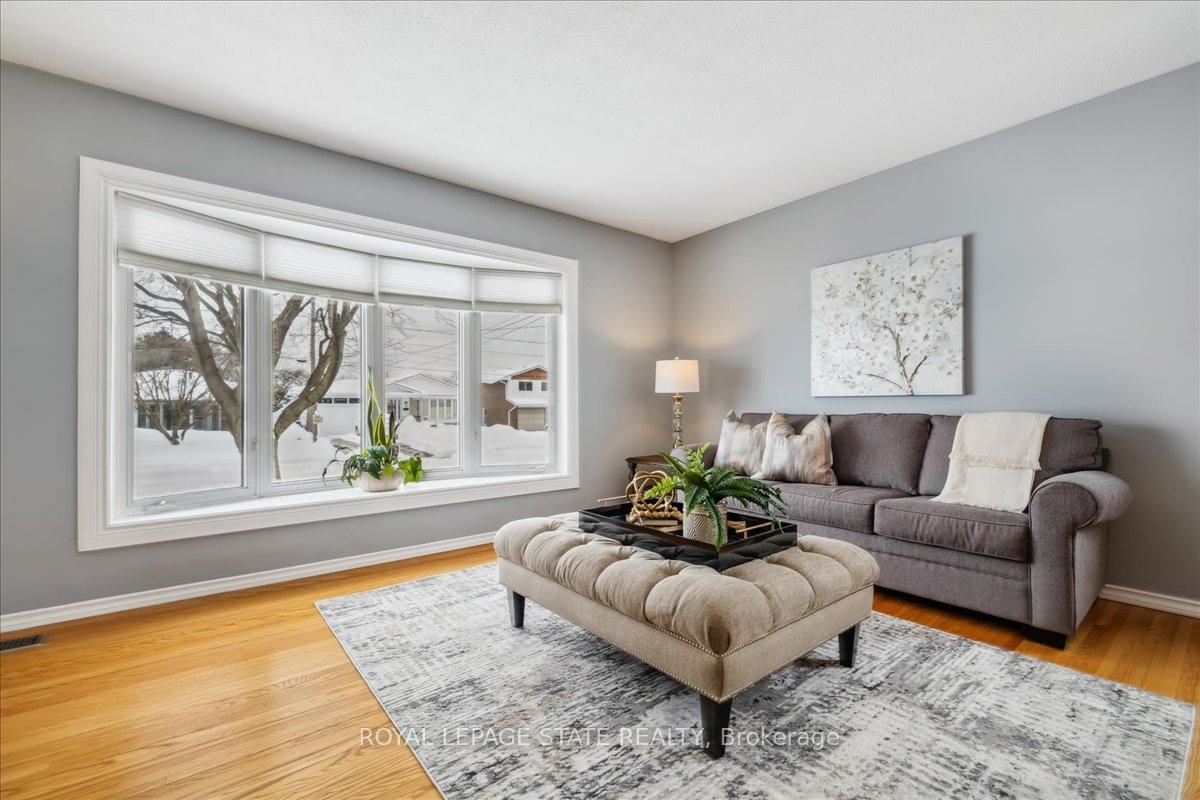 Photo 3 of 34 Grande Avenue, Hamilton, Stoney Creek — HOMEH