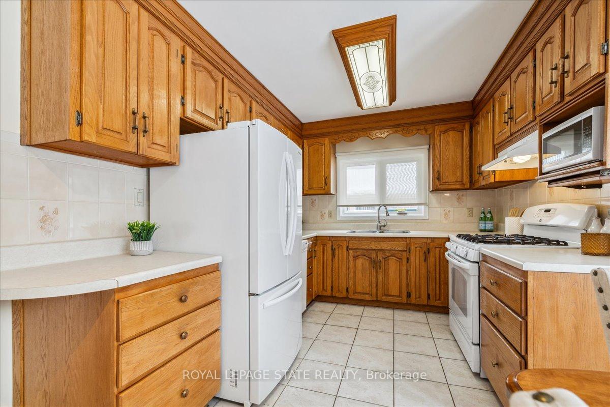 Photo 19 of 34 Grande Avenue, Hamilton, Stoney Creek — HOMEH