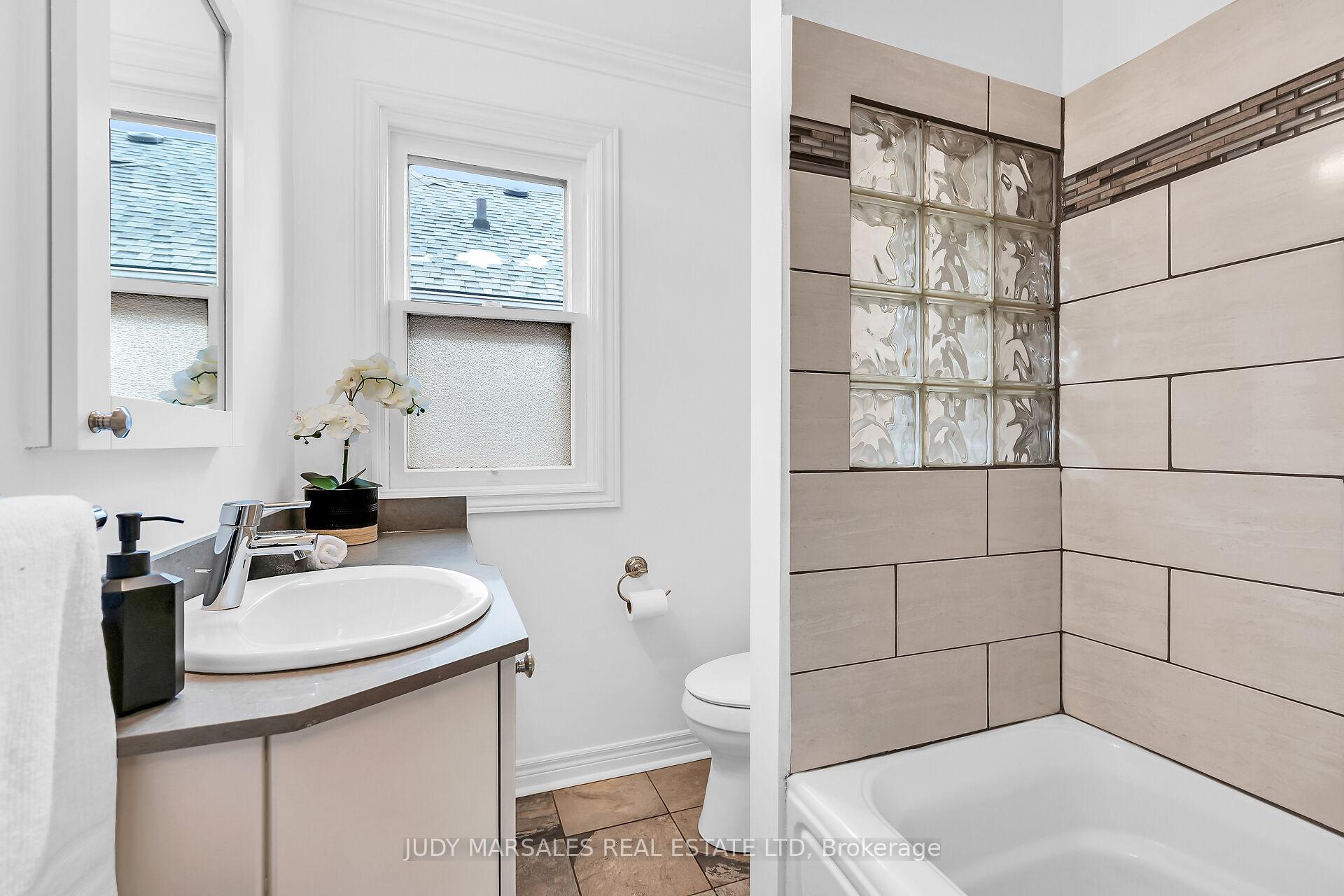 Photo 24 of 77 Arkell Street, Hamilton, Westdale — HOMEH