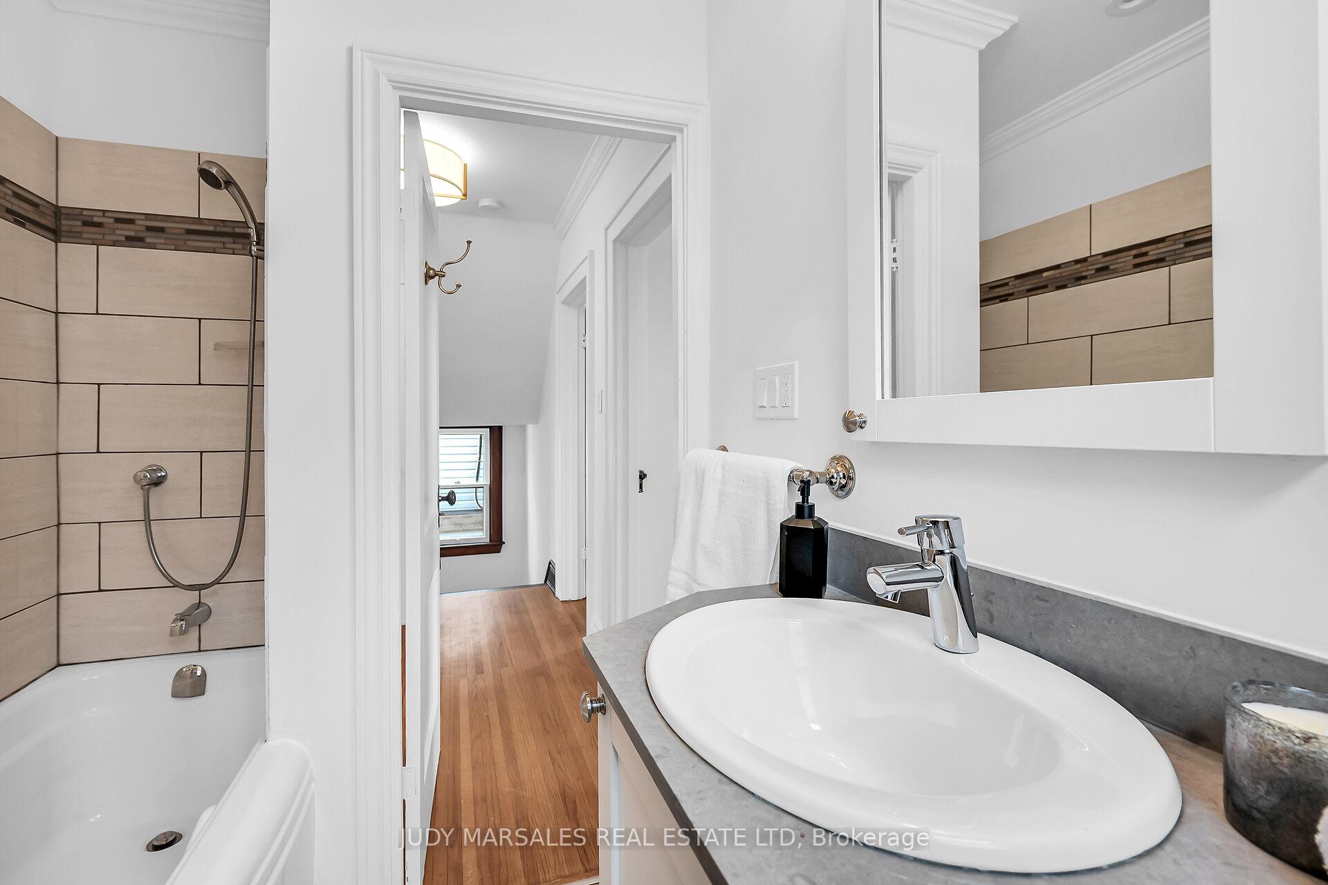 Photo 25 of 77 Arkell Street, Hamilton, Westdale — HOMEH
