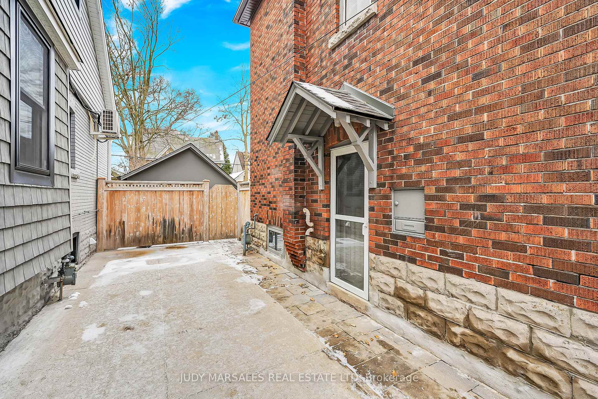 Photo 35 of 77 Arkell Street, Hamilton, Westdale — HOMEH