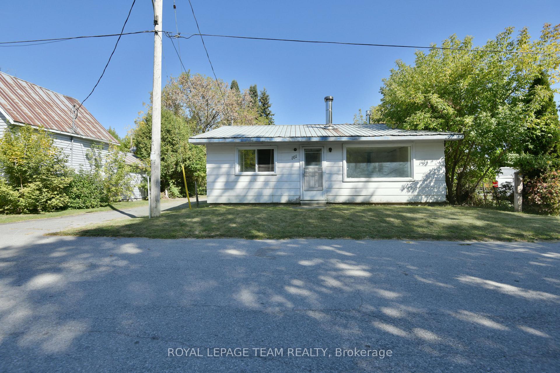 Photo 2 of 161 Rivington Street, Ottawa, Carp — HOMEH