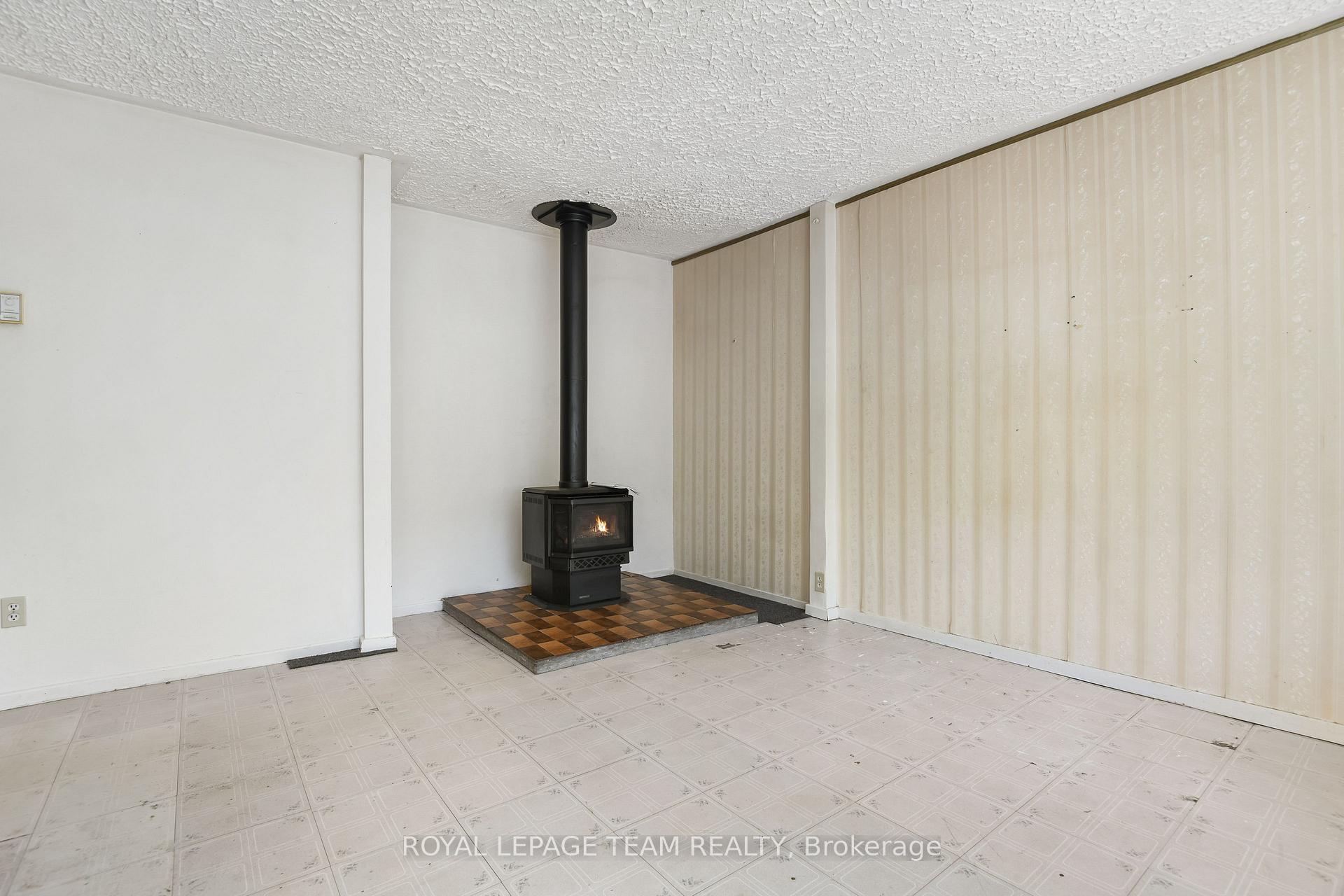 Photo 4 of 161 Rivington Street, Ottawa, Carp — HOMEH