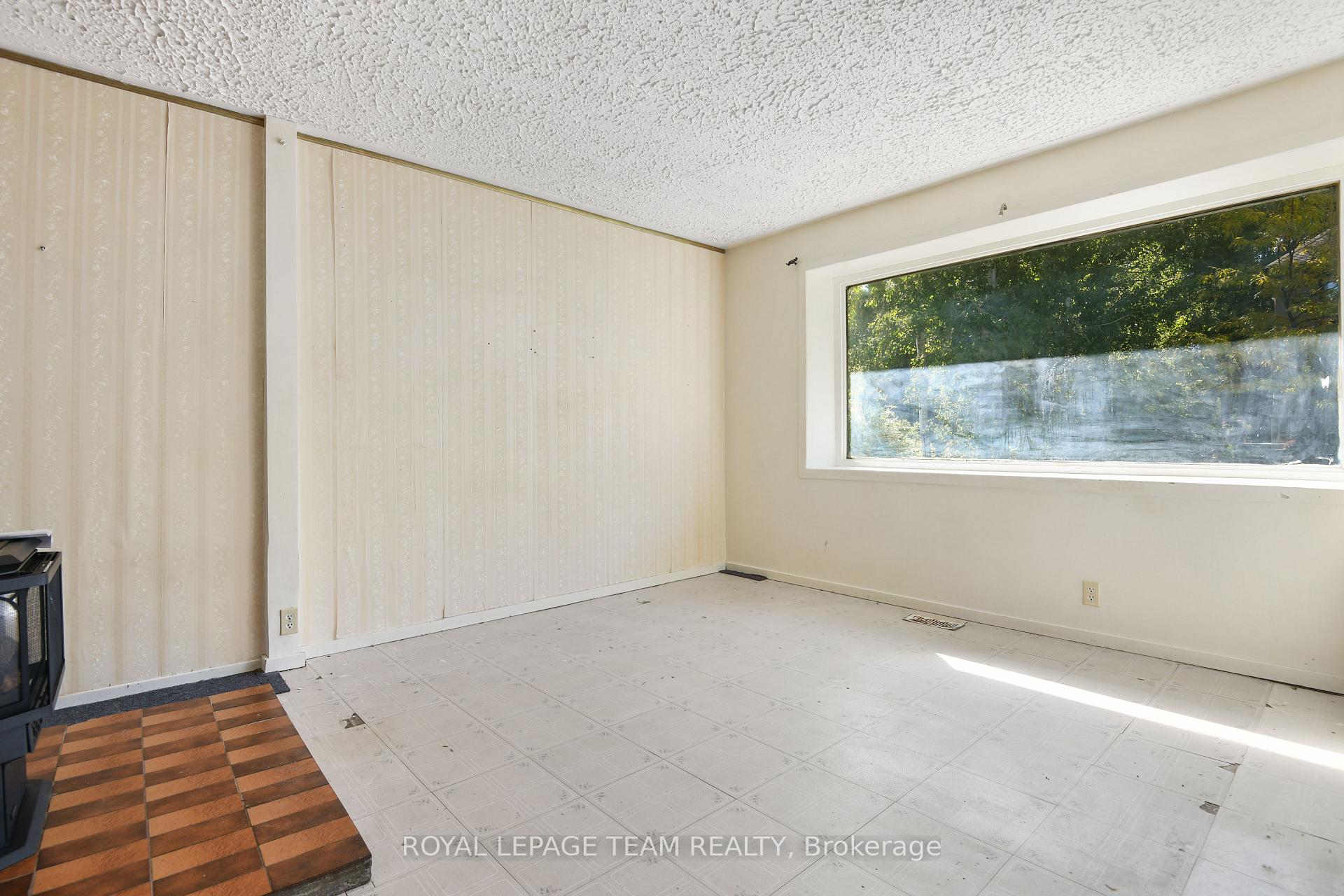 Photo 5 of 161 Rivington Street, Ottawa, Carp — HOMEH