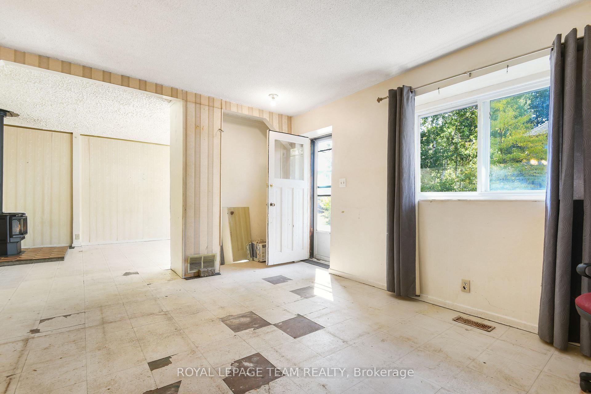 Photo 6 of 161 Rivington Street, Ottawa, Carp — HOMEH