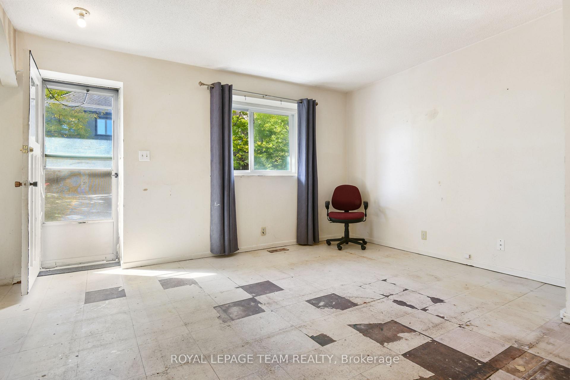 Photo 12 of 161 Rivington Street, Ottawa, Carp — HOMEH